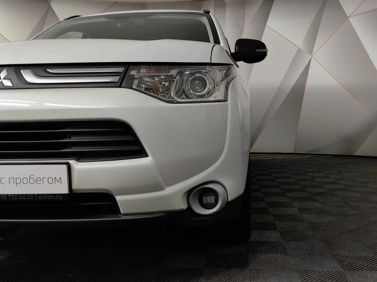 Mitsubishi Outlander 3.0 AT 4WD (230 л.с.) Белый в АВИЛОН. Слайд №10