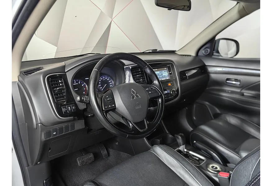 Mitsubishi Outlander 2.0 MIVEC CVT 4WD (146 л.с.) Invite Белый в АВИЛОН. Слайд №19