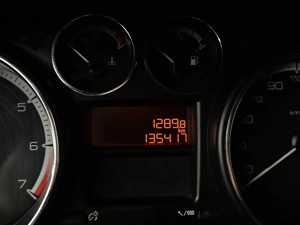Peugeot 308 1.6 VTi AT (120 л.с.) Черный в АВИЛОН. Слайд №17