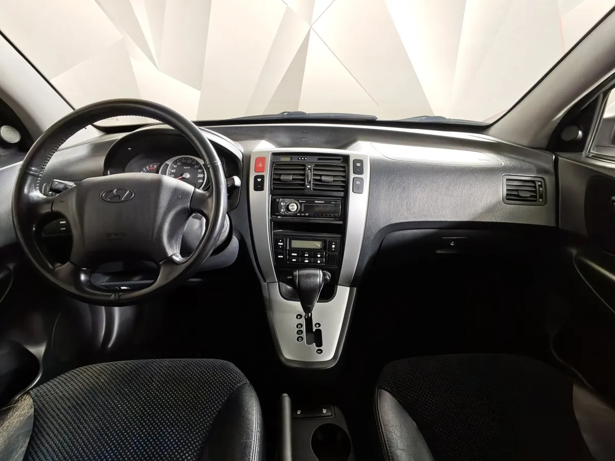 Hyundai Tucson 2.0 AT 4WD (142 л.с.) Серебристый в АВИЛОН. Слайд №13