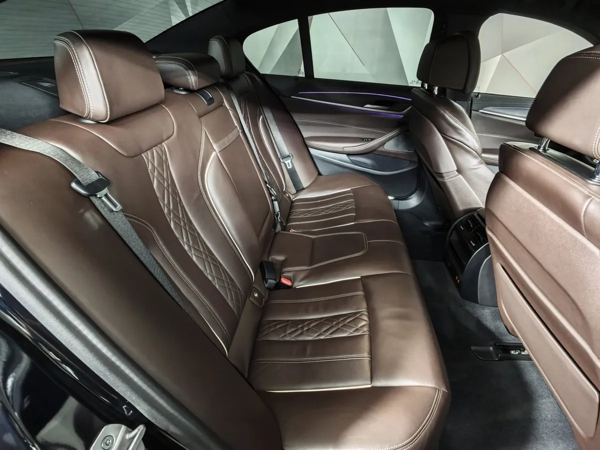 BMW 5 серия 530d xDrive Steptronic (249 л.с.) Base (Локальная сборка) Черный в АВИЛОН. Слайд №14