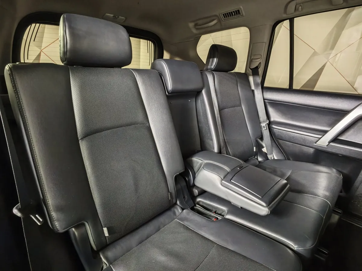 Toyota Land Cruiser Prado 4.0 AT AWD (249 л.с.) Черный в АВИЛОН. Слайд №17