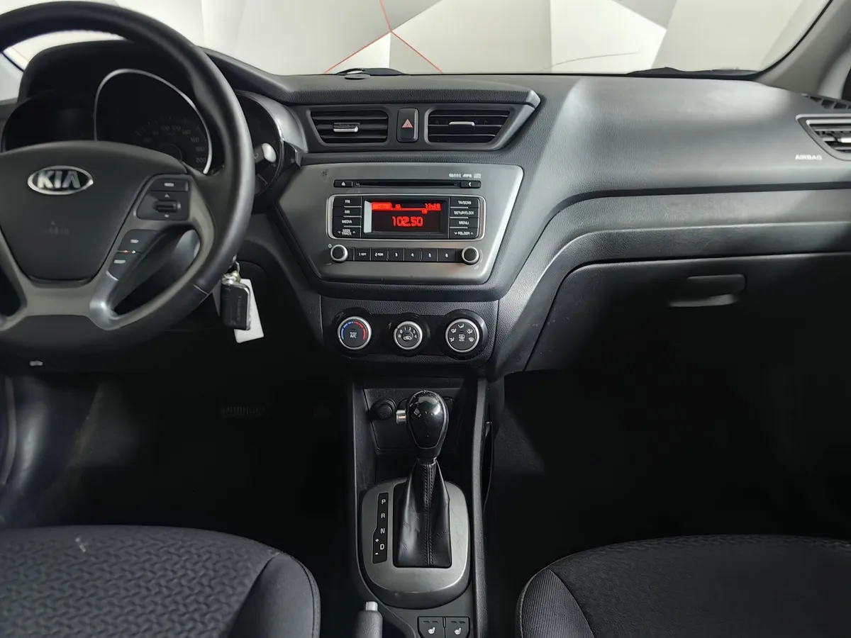 Kia Rio 1.6 AT (123 л.с.) Белый в АВИЛОН. Слайд №14