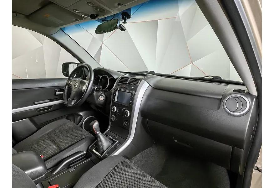 Suzuki Grand Vitara 2.4 MT AWD (169 л.с.) Бежевый в АВИЛОН. Слайд №12