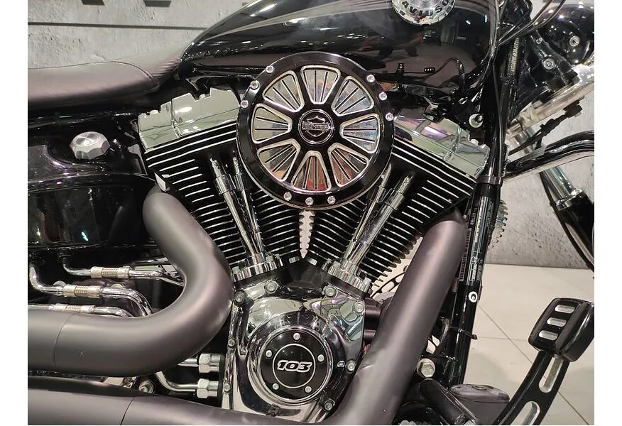 Harley-Davidson Breakout 103 1690 см³ (74 л.с.) (74) 1690 Черный в АВИЛОН. Слайд №10