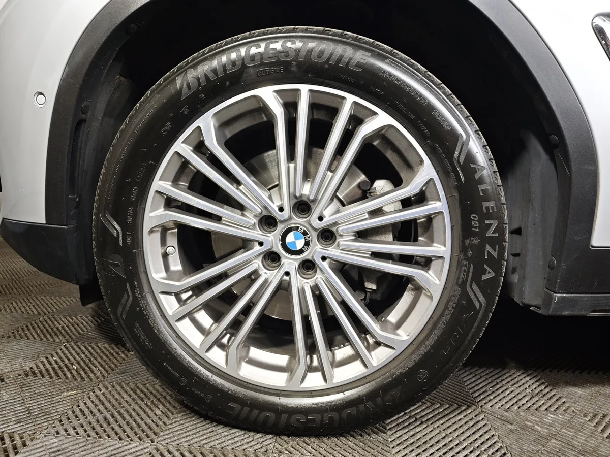 BMW X3 xDrive30d AT (249 л.с.) Luxury Серебристый в АВИЛОН. Слайд №7