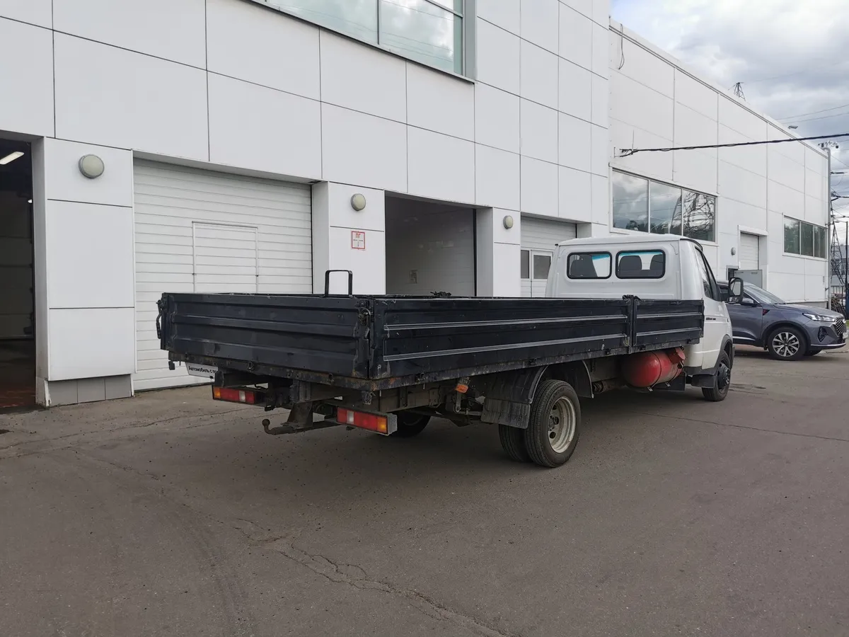 ГАЗ ГАЗель Бизнес 2.7 MT RWD DRW (107 л.с.) Белый в АВИЛОН. Слайд №2