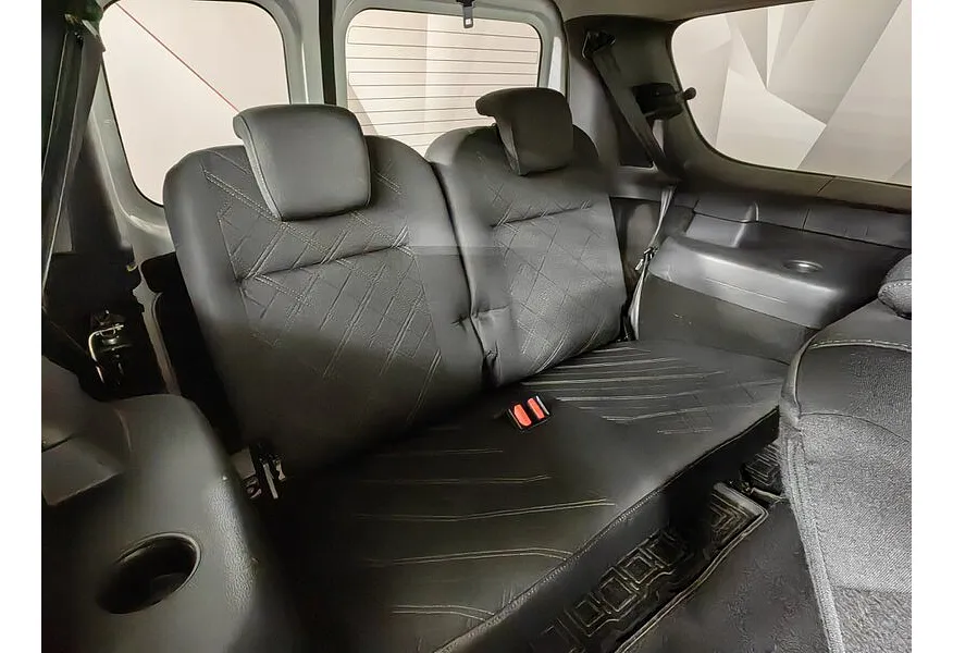 ВАЗ (Lada) Largus 1.6 MT 16 кл (5 мест) (106 л.с.) KS045-52-X00 Luxe Белый в АВИЛОН. Слайд №20