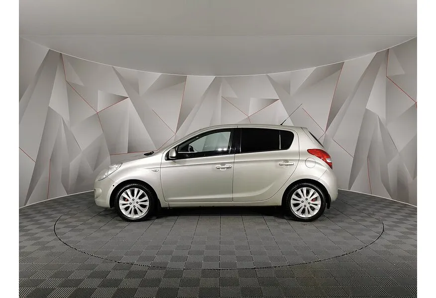 Hyundai i20 1.4 AT (101 л.с.) Бежевый в АВИЛОН. Слайд №6