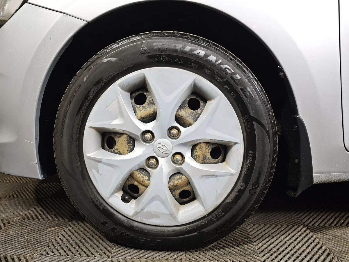 Hyundai Solaris 1.4 MT (100 л.с.) Comfort Серебристый в АВИЛОН. Слайд №9