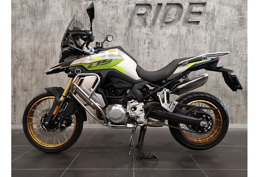 LIVE. Слайд №3