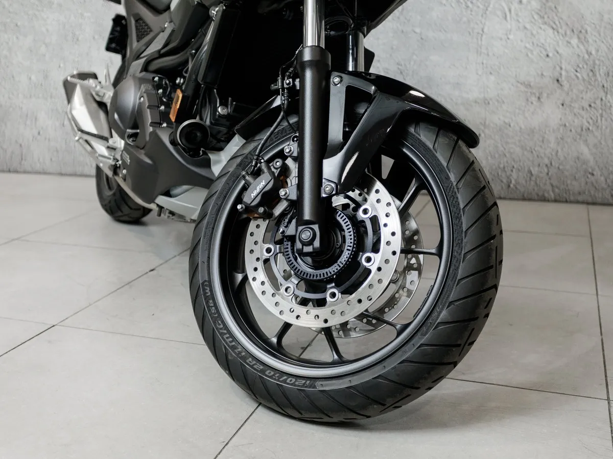 Honda NC750 X 750 см³ (59 л.с.) (59) 750 Серый в АВИЛОН. Слайд №6