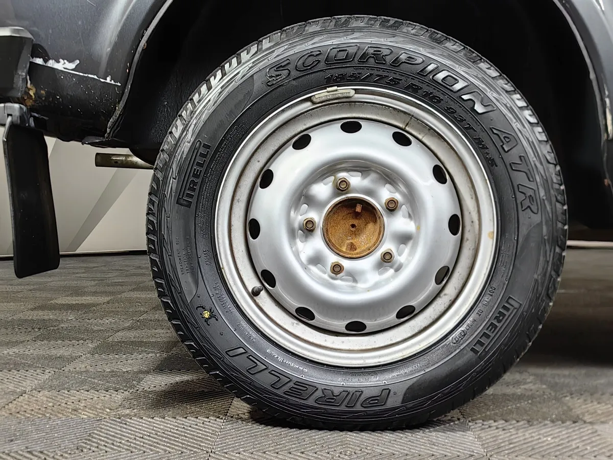 ВАЗ (Lada) 4x4 1.7 MT 8 кл. (83 л.с.) Серый в АВИЛОН. Слайд №9