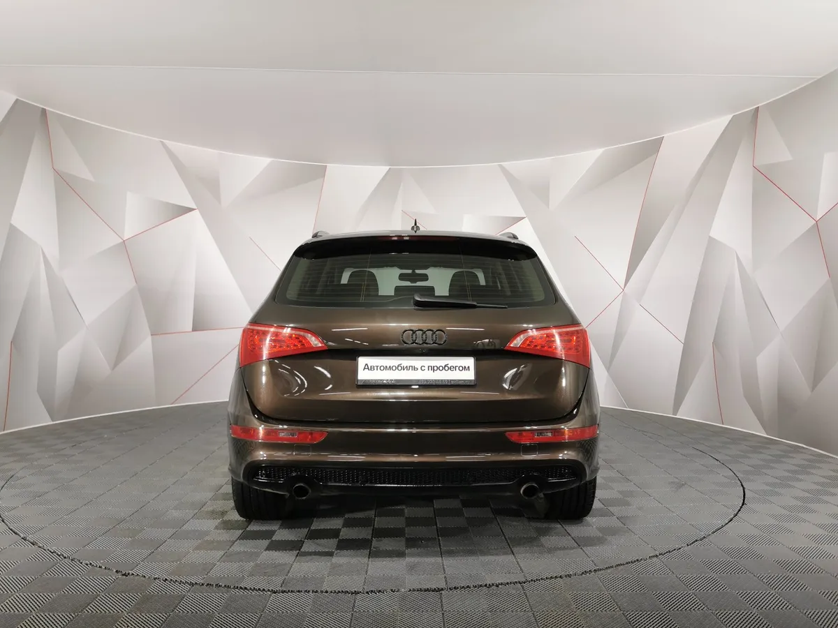 Audi Q5 2.0 TFSI tiptronic quattro (211 л.с.) Коричневый в АВИЛОН. Слайд №8