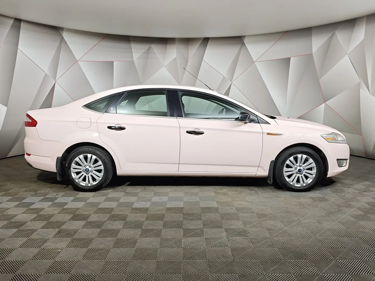 Ford Mondeo 2.3 AT (160 л.с.) Ghia Красный в АВИЛОН. Слайд №6