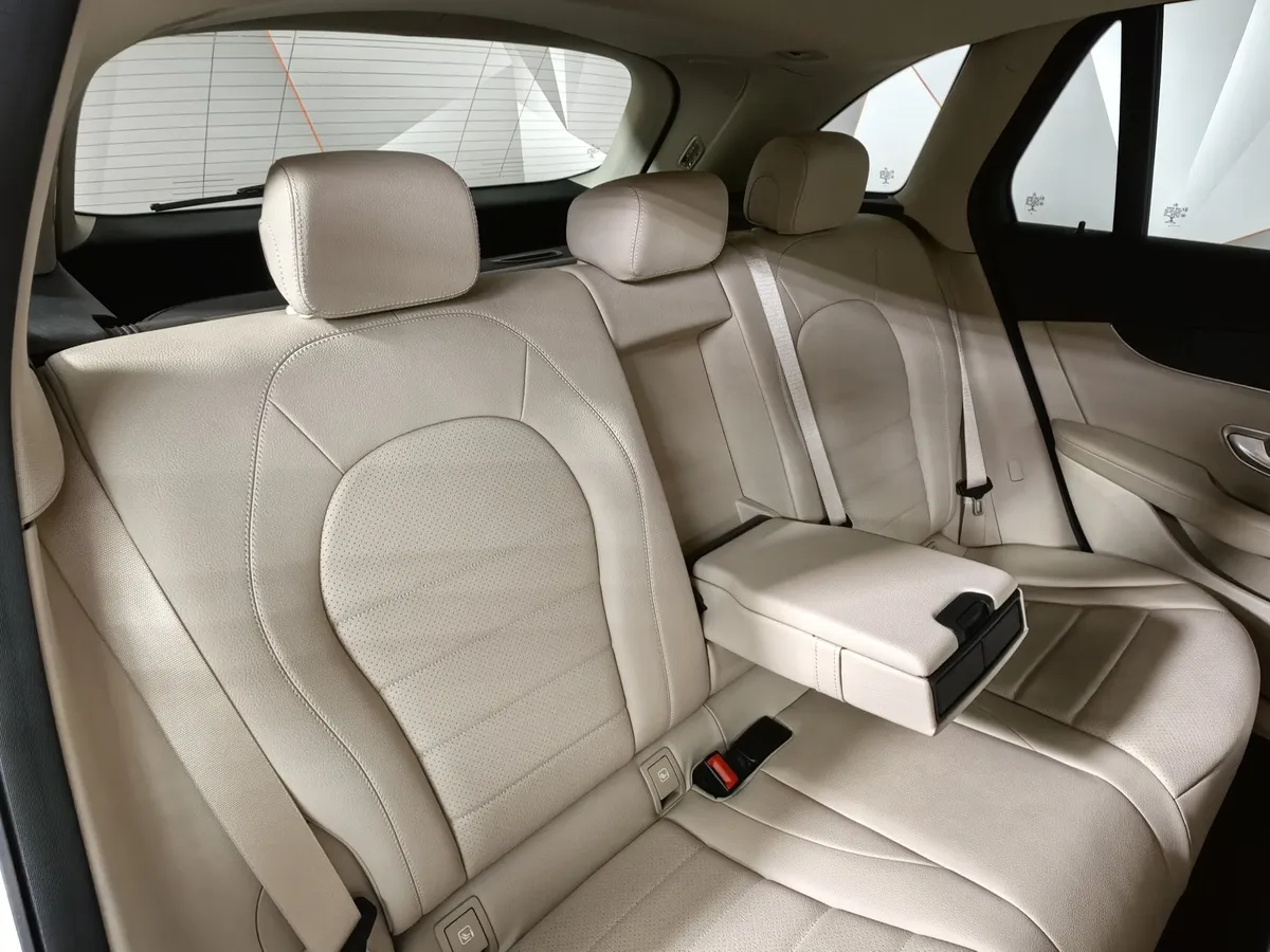Mercedes-Benz GLC 250 9G-TRONIC 4MATIC (211 л.с.) Premium Белый в АВИЛОН. Слайд №17
