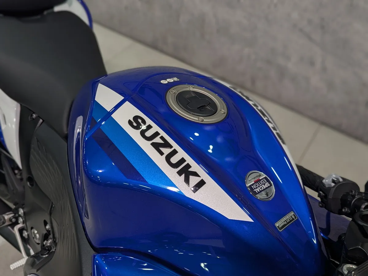 Suzuki GSX1300 R Hayabusa GSX1300 R 1340 см³ (197 л.с.) 1340 Синий в АВИЛОН. Слайд №5