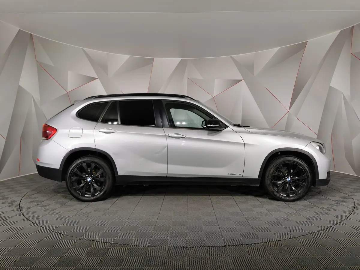BMW X1 xDrive20i AT (184 л.с.) Серебристый в АВИЛОН. Слайд №6