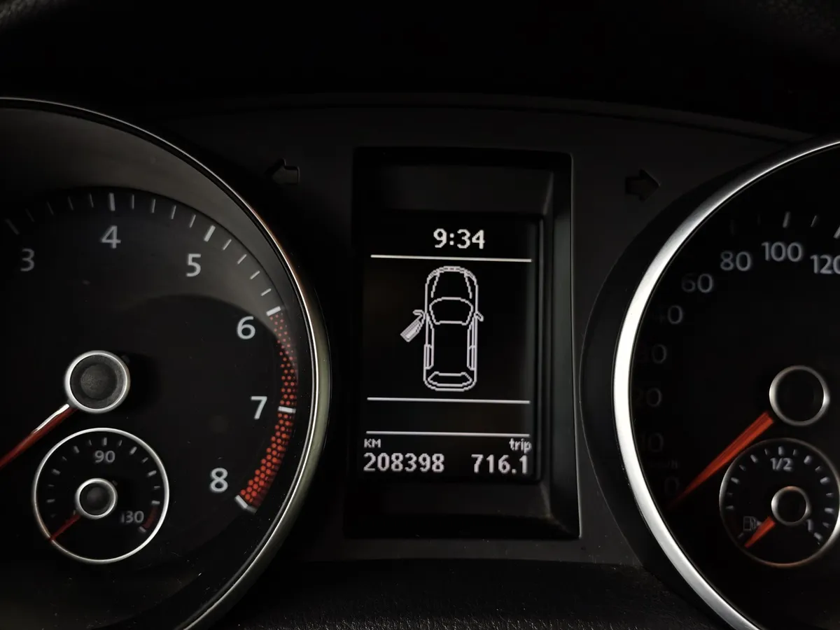 Volkswagen Golf 1.6 DSG (102 л.с.) Trendline Серебристый в АВИЛОН. Слайд №17