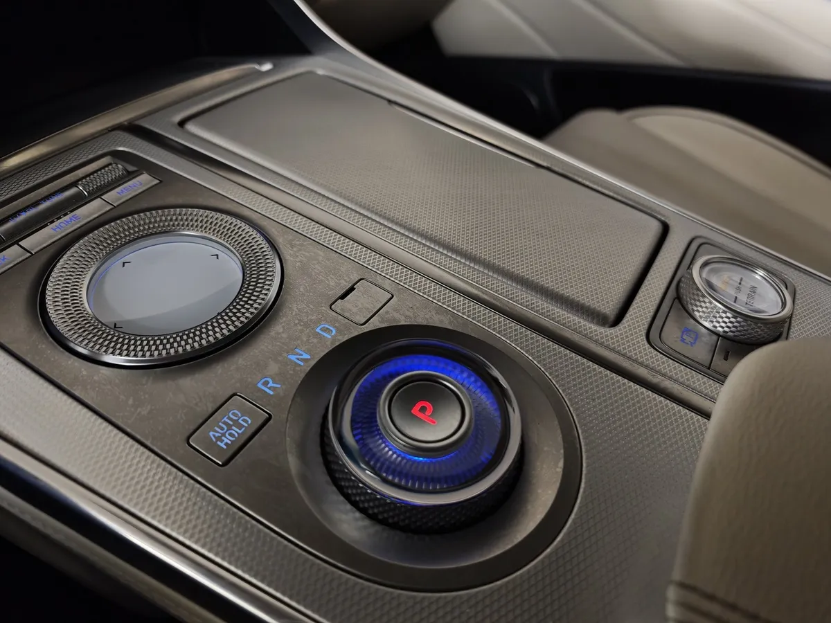 Genesis GV80 2.5 T-GDI 8AT 4WD (249 л.с.) Premium + Comfort Черный в АВИЛОН. Слайд №22