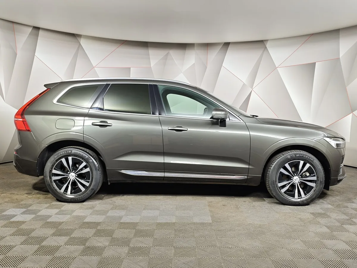 Volvo XC60 2.0 AT AWD (264 л.с.) Luxury Edition Коричневый в АВИЛОН. Слайд №6