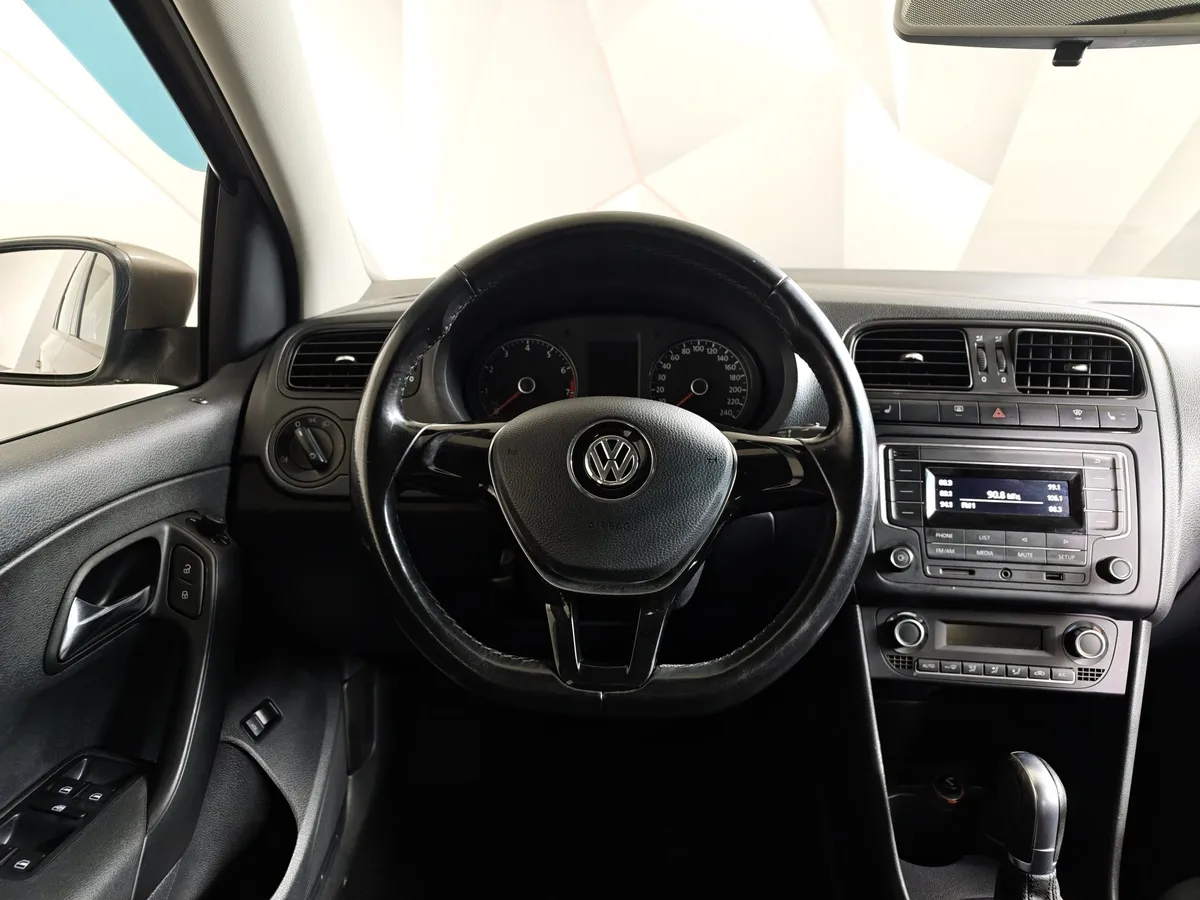 Volkswagen Polo 1.6 MPI AT (110 л.с.) Respect Бежевый в АВИЛОН. Слайд №17