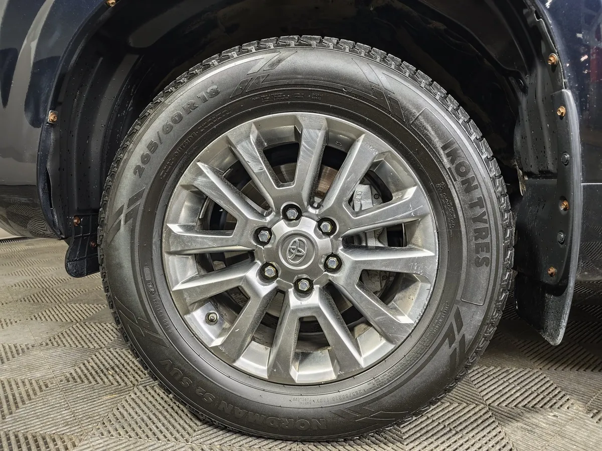 Toyota Land Cruiser Prado 4.0 AT AWD (249 л.с.) Черный в АВИЛОН. Слайд №9