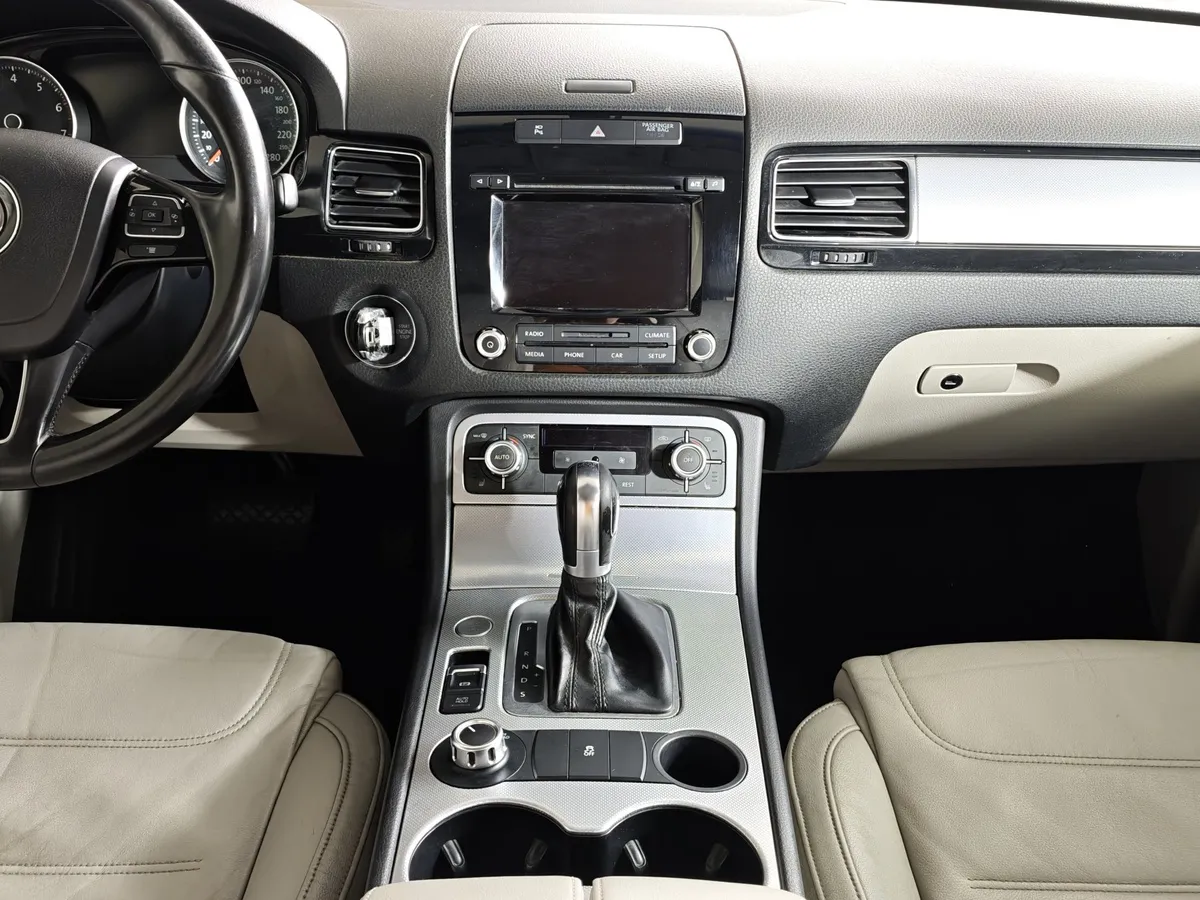 Volkswagen Touareg 3.6 FSI Tiptronic 4Motion (249 л.с.) V6 FSI Черный в АВИЛОН. Слайд №15