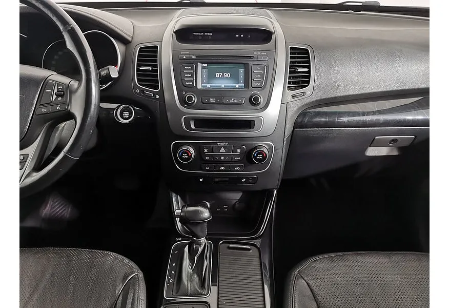 Kia Sorento 2.4 AT 4WD (175 л.с.) Premium Бежевый в АВИЛОН. Слайд №13
