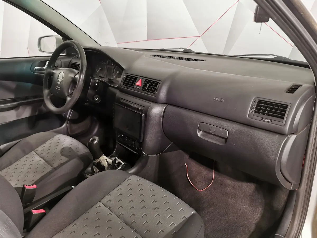 Skoda Octavia 1.6 MT (102 л.с.) Серебристый в АВИЛОН. Слайд №11
