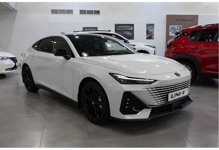 Changan UNI-V 1.5 AMT (181 л.с.) Tech Белый в АВИЛОН. Слайд №2