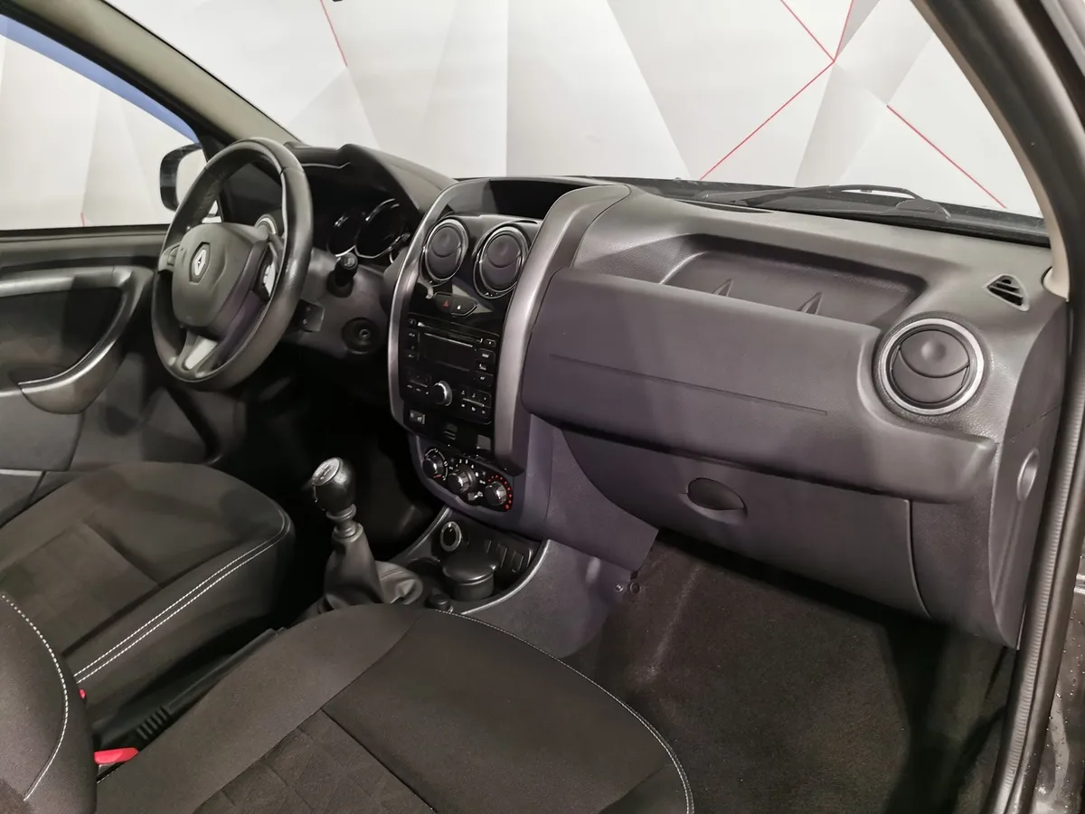 Renault Duster 1.6 MT 4x4 (114 л.с.) Черный в АВИЛОН. Слайд №12