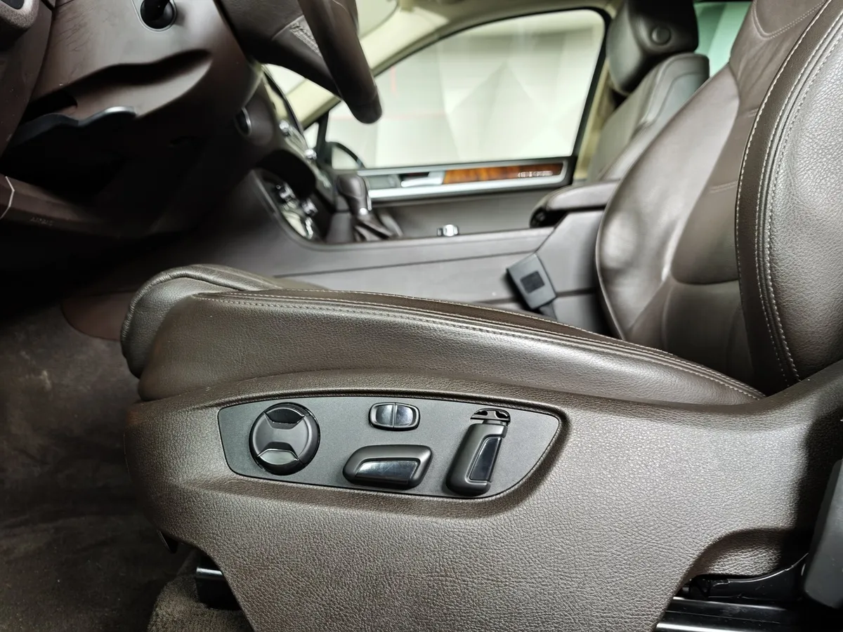 Volkswagen Touareg 3.6 FSI Tiptronic 4Motion (249 л.с.) V6 FSI Черный в АВИЛОН. Слайд №22