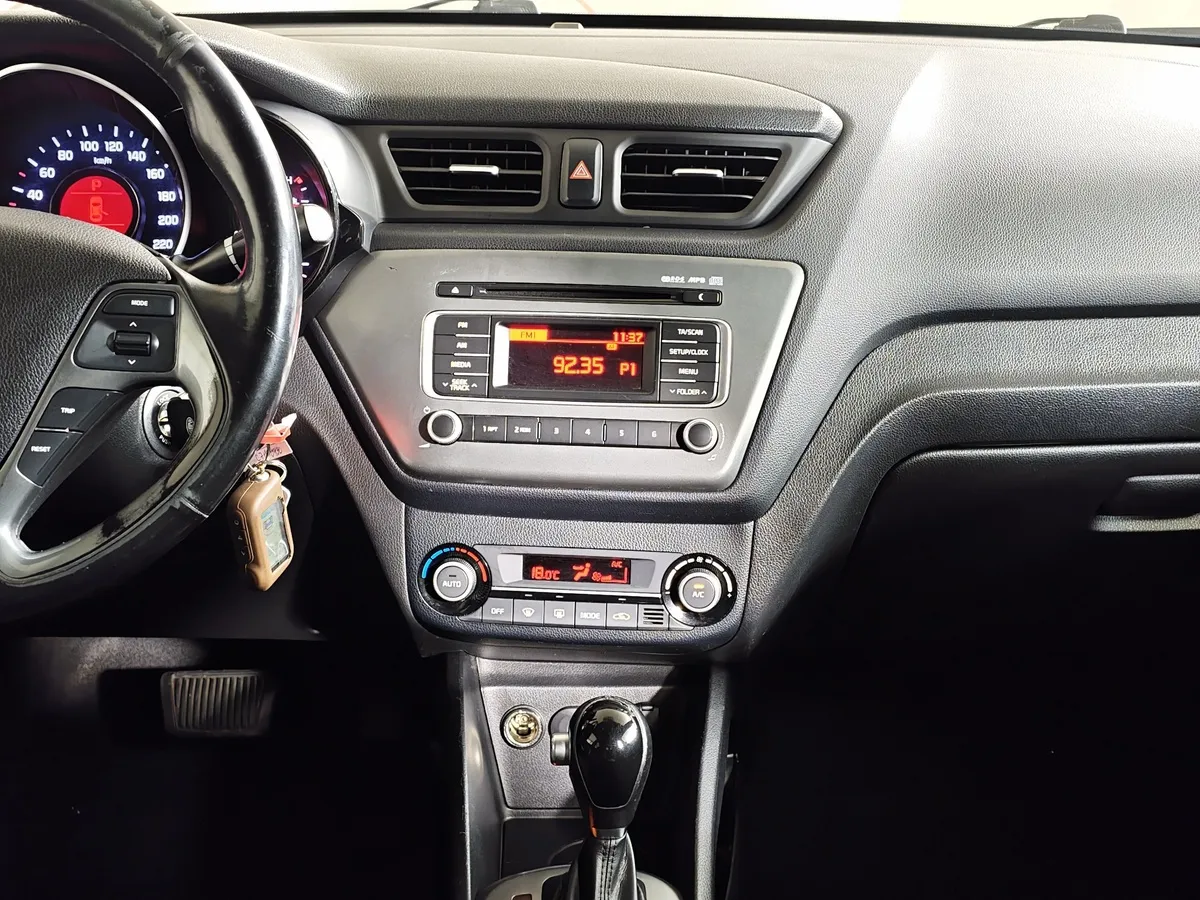 Kia Rio 1.6 AT (123 л.с.) Коричневый в АВИЛОН. Слайд №15