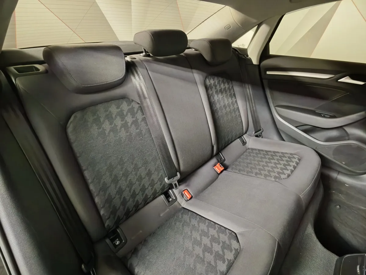 Audi A3 1.4 TFSI S tronic (125 л.с.) Ambition Коричневый в АВИЛОН. Слайд №16