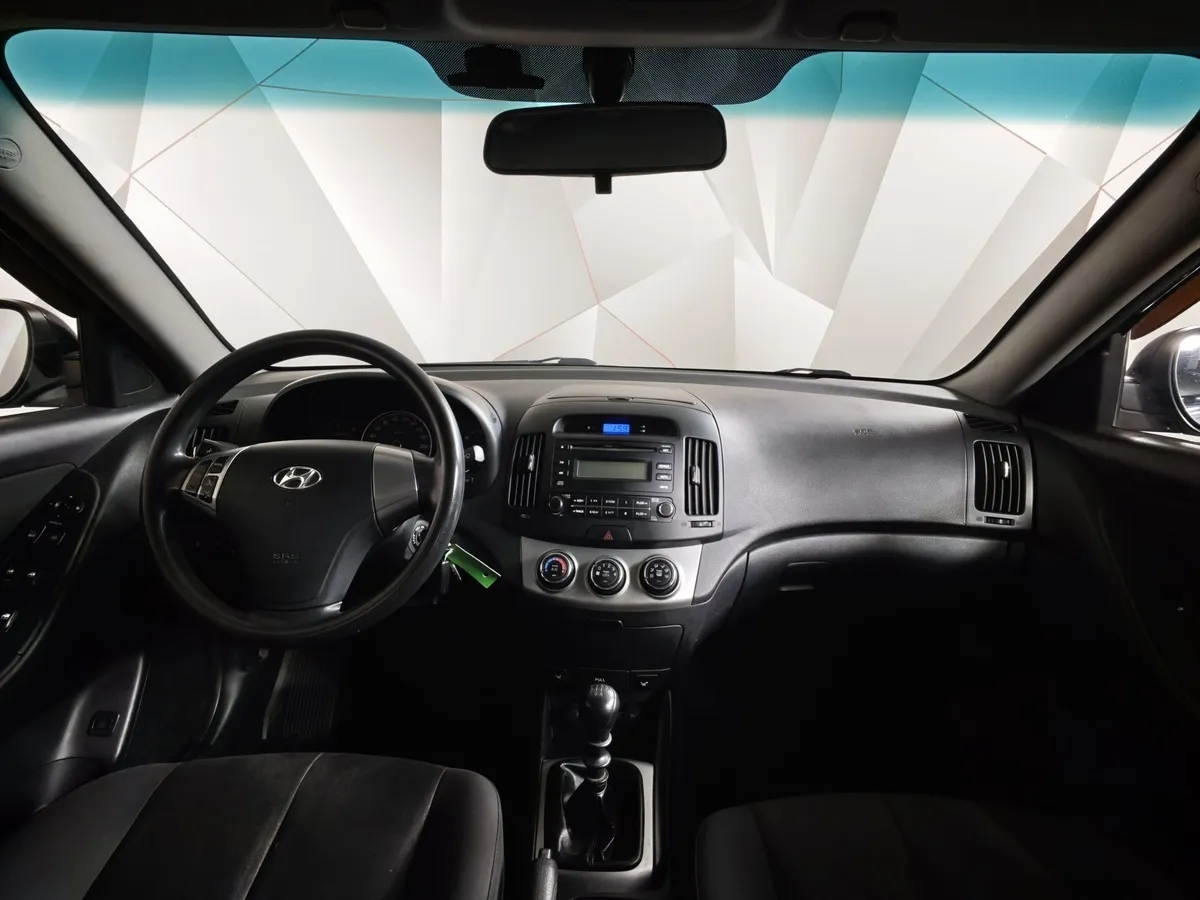 Hyundai Elantra 1.6 MT (105 л.с.) Черный в АВИЛОН. Слайд №12