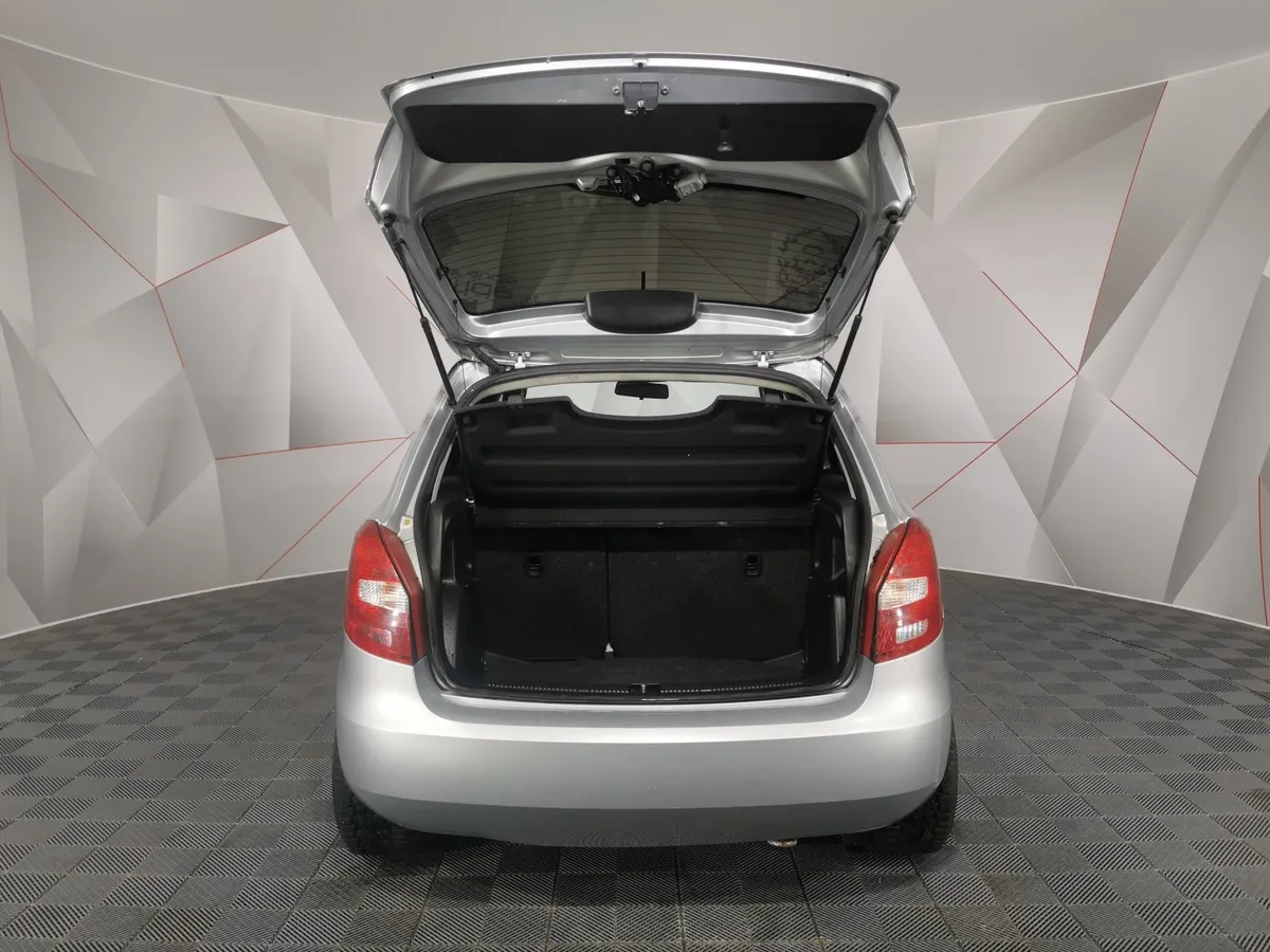 Skoda Fabia 1.6 AT (105 л.с.) Серебристый в АВИЛОН. Слайд №11