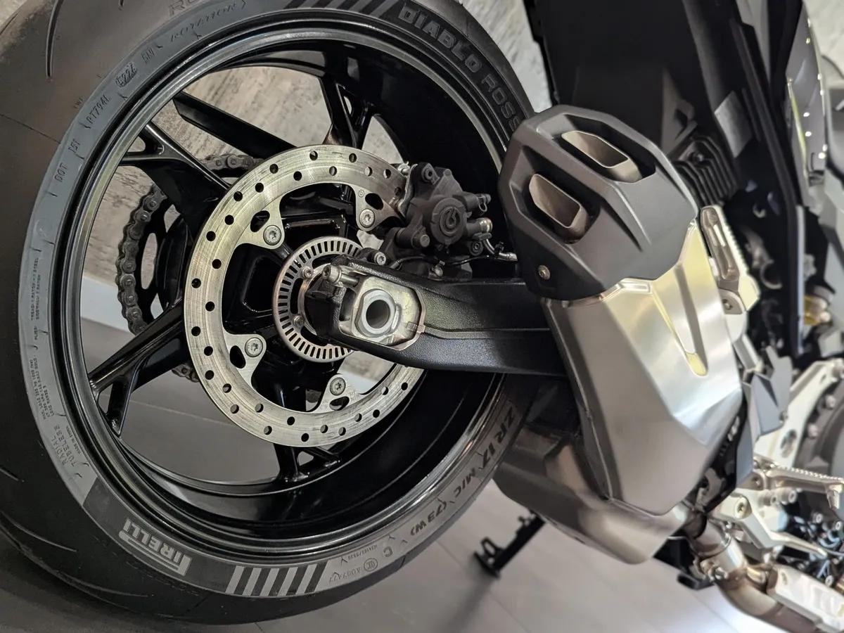 BMW Motorrad F 900 R F 900 R 895 см³ 895 Черный в АВИЛОН. Слайд №9