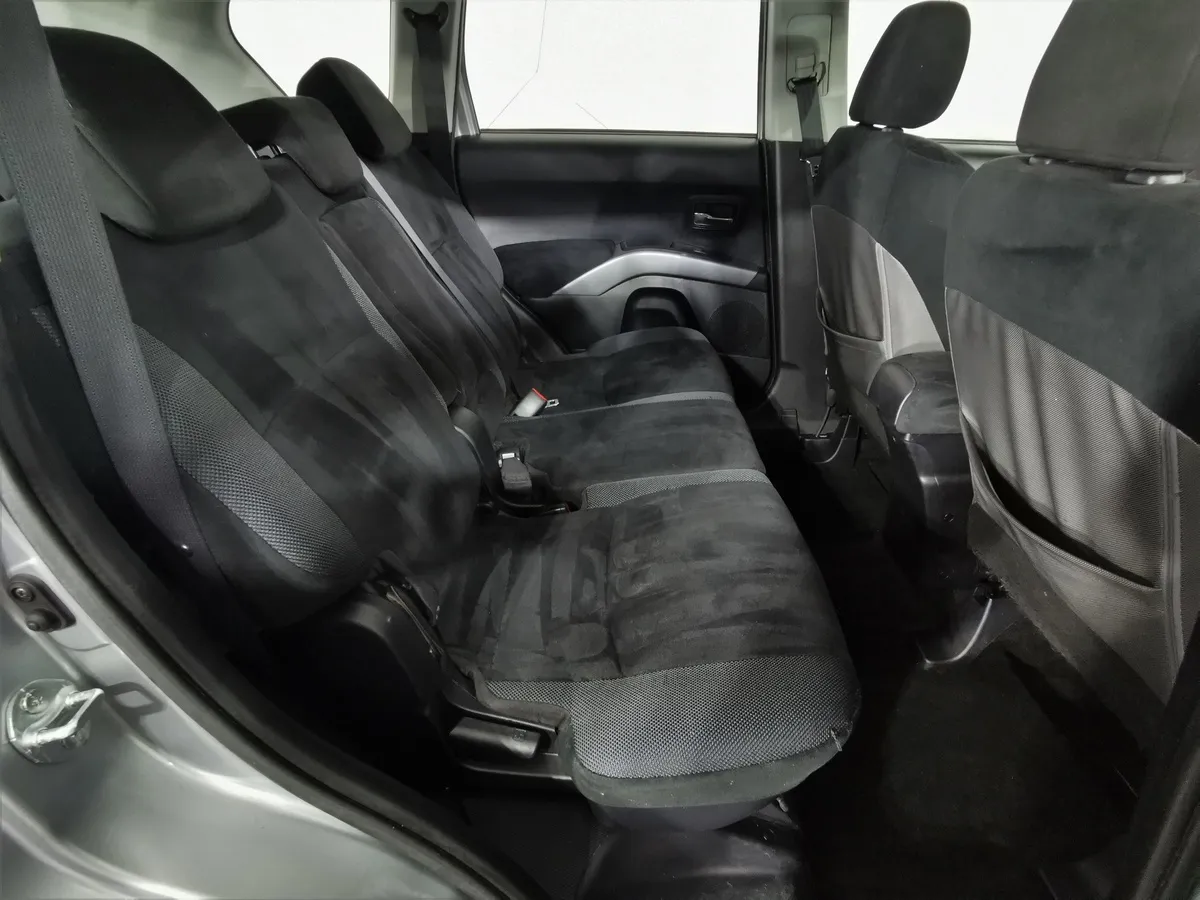 Mitsubishi Outlander 2.4 CVT 4WD (170 л.с.) Серебристый в АВИЛОН. Слайд №13