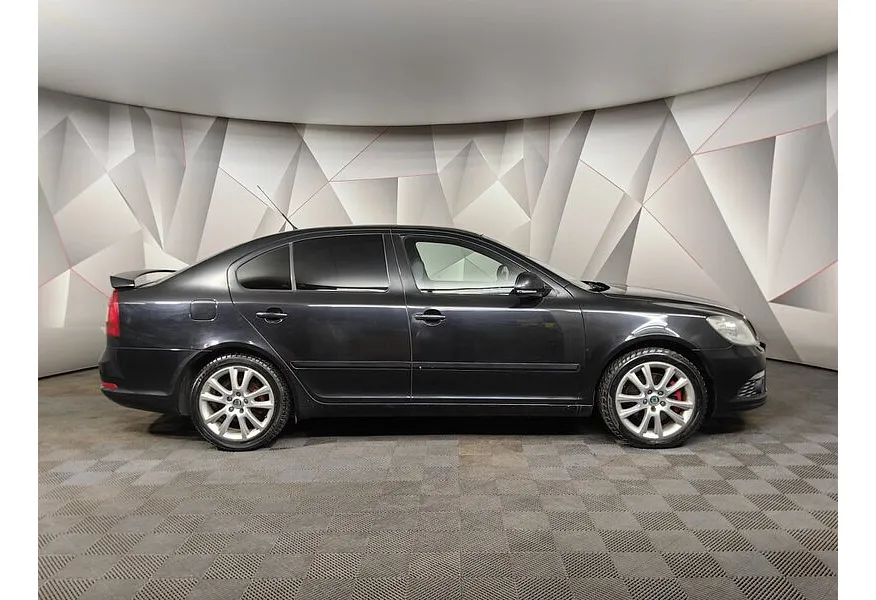 Skoda Octavia 2.0 TSI DSG (200 л.с.) RS Черный в АВИЛОН. Слайд №6