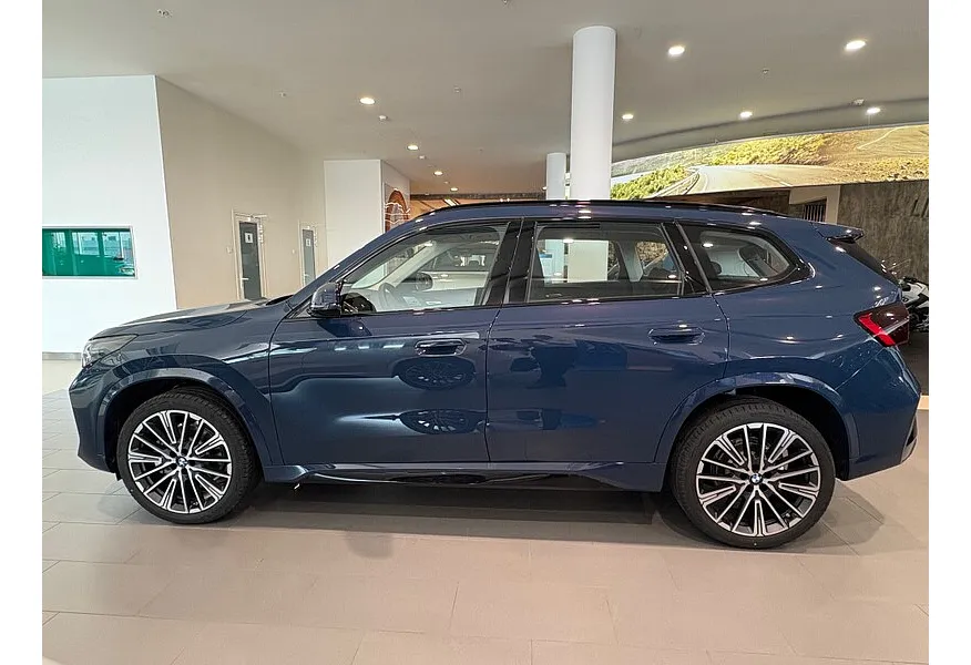 BMW X1 xDrive25 Li (204 л.с.) Синий в АВИЛОН. Слайд №2