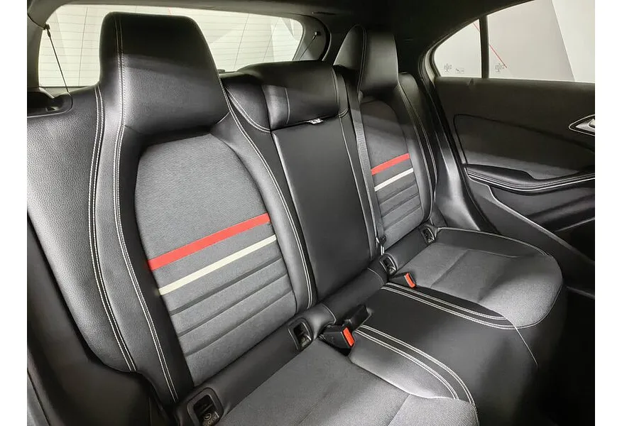 Mercedes-Benz A-Класс 180 7G-DCT (122 л.с.) Белый в АВИЛОН. Слайд №17