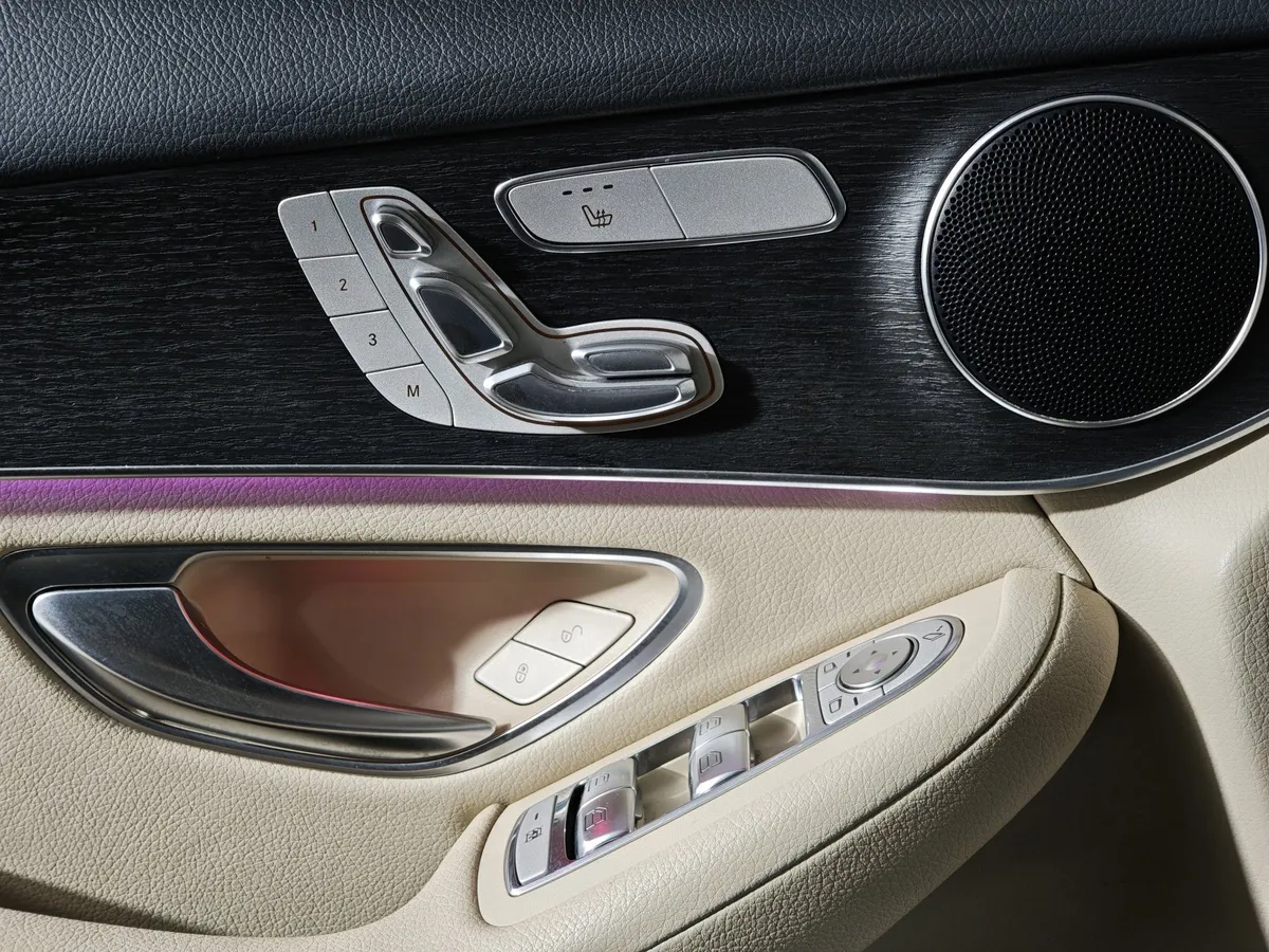 Mercedes-Benz GLC 300 d 9G-TRONIC 4MATIC (245 л.с.) Sport (Локальная сборка) Черный в АВИЛОН. Слайд №21