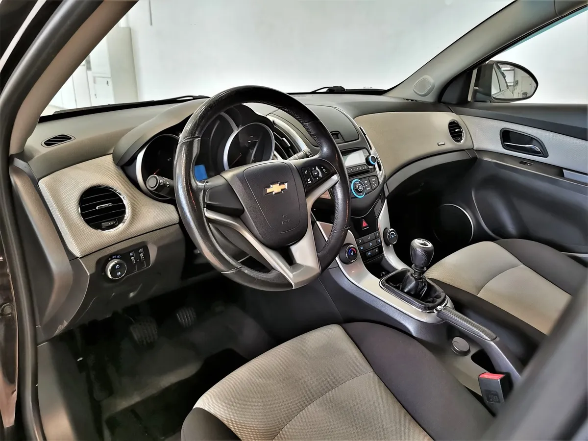 Chevrolet Cruze 1.8 MT (141 л.с.) Коричневый в АВИЛОН. Слайд №18