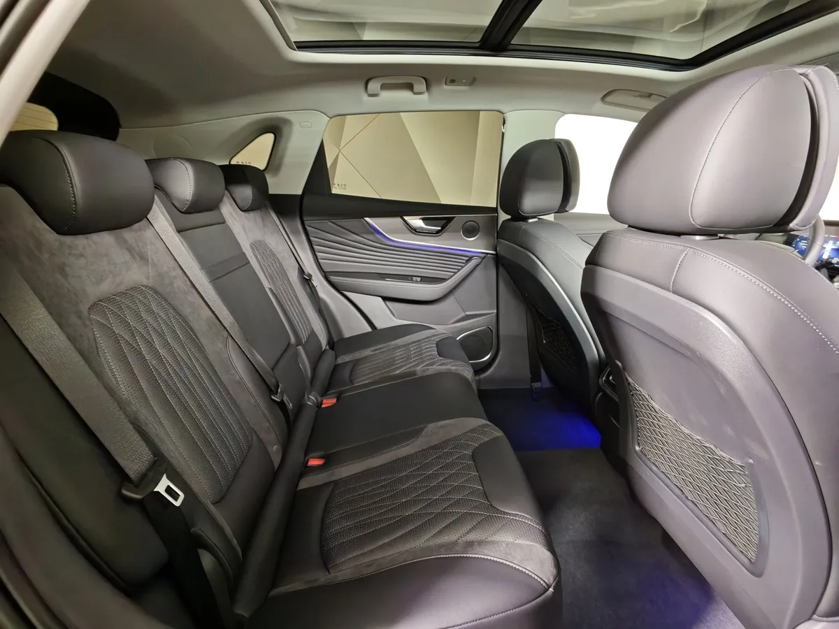 Hongqi HS5 2.0T AT 4WD (245 л.с.) Делюкс Черный в АВИЛОН. Слайд №16