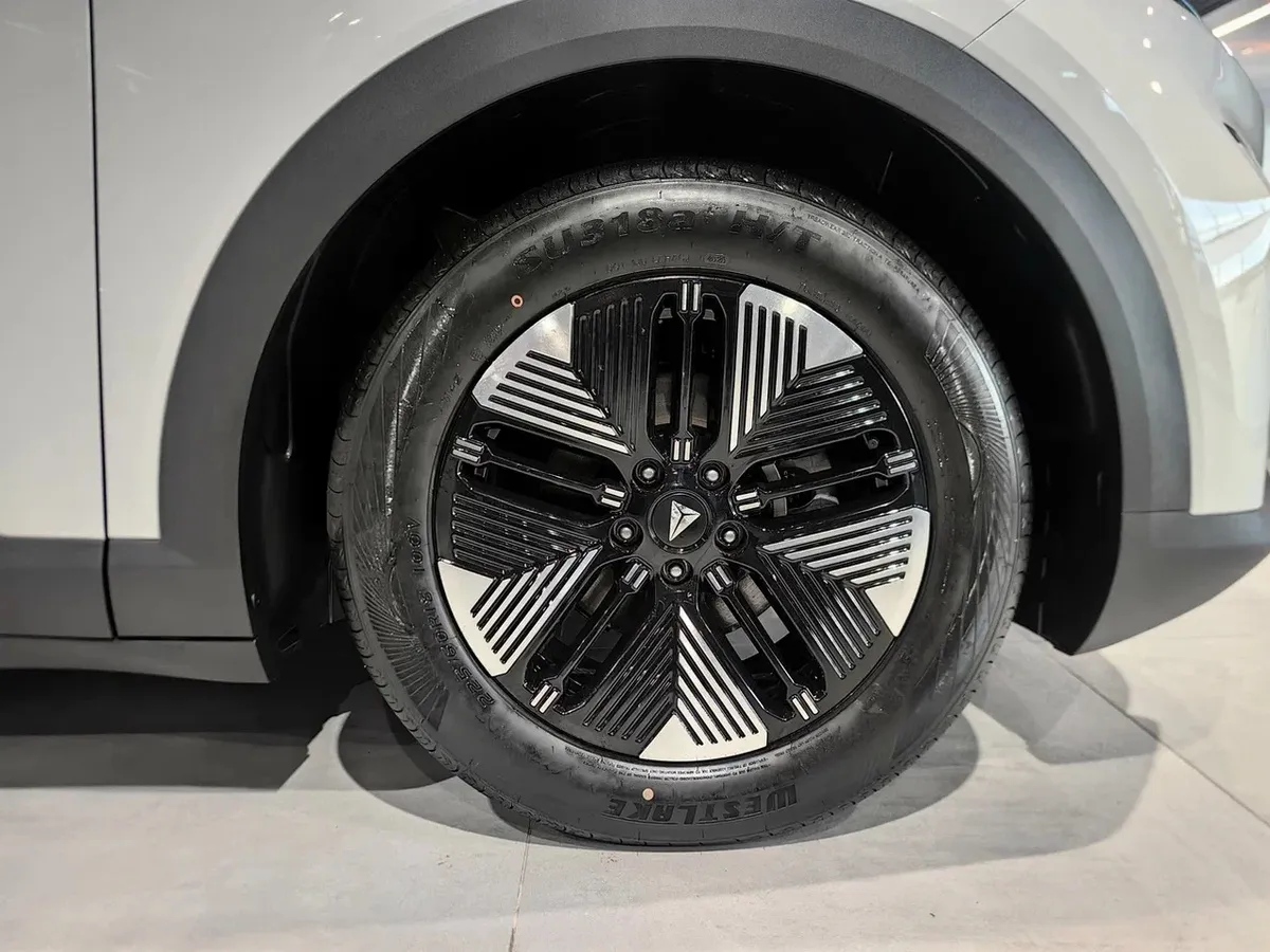 Deepal S05 AT 2WD (272 л.с.) Люкс Серебристый в АВИЛОН. Слайд №17