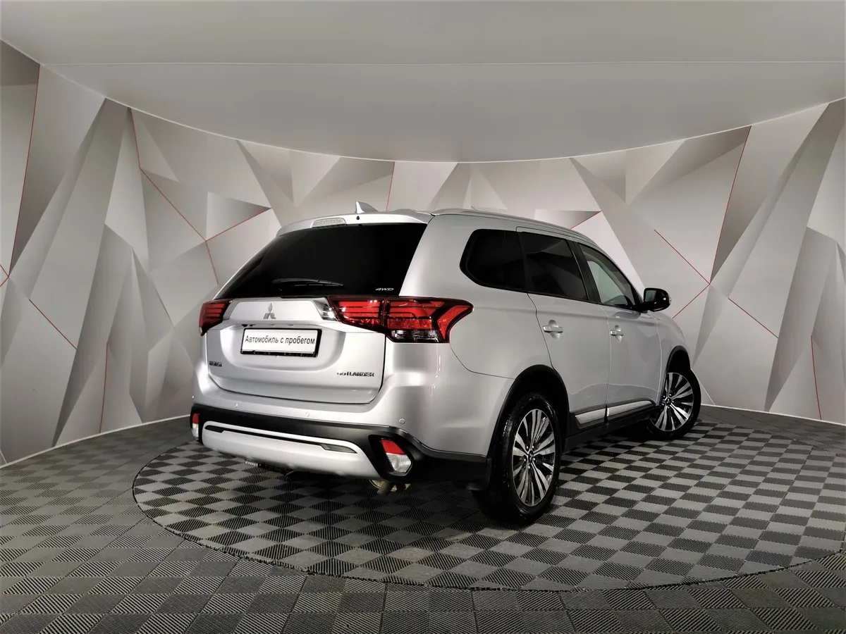 Mitsubishi Outlander 2.0 MIVEC CVT 4WD (146 л.с.) Invite Серебристый в АВИЛОН. Слайд №2