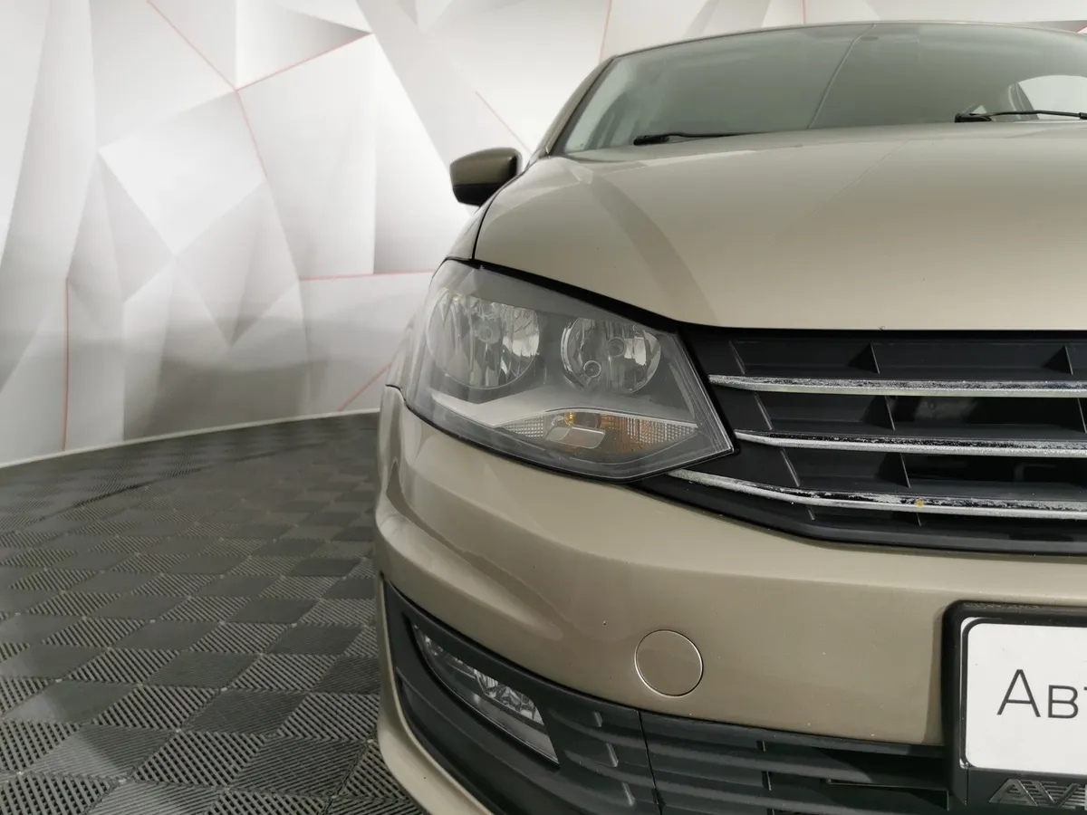 Volkswagen Polo 1.6 MPI AT (110 л.с.) Бежевый в АВИЛОН. Слайд №10