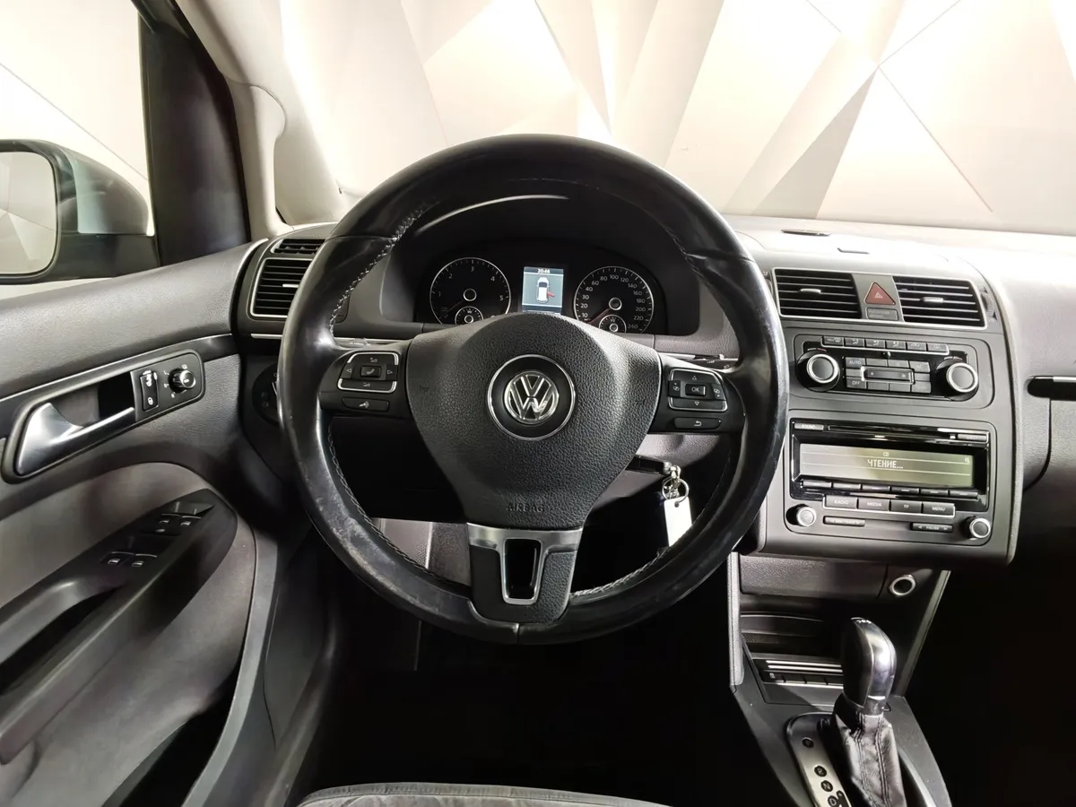 Volkswagen Touran 2.0 TDI DSG (110 л.с.) Highline Серебристый в АВИЛОН. Слайд №18