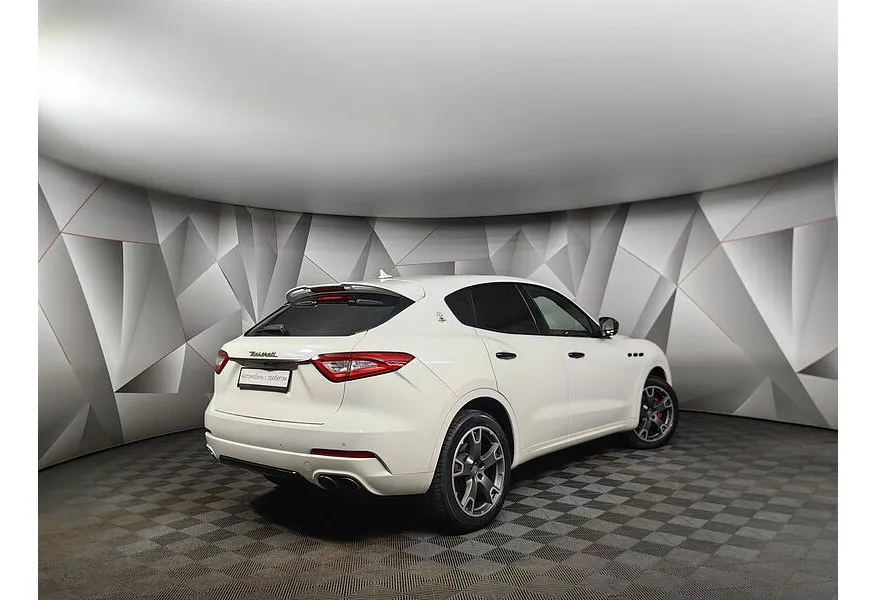 Maserati Levante 3.0 V6 AT (350 л.с.) Белый в АВИЛОН. Слайд №2